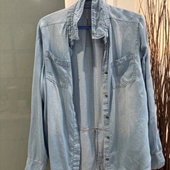 Variety of Tops Scroll through photos - Picture 6 of 16